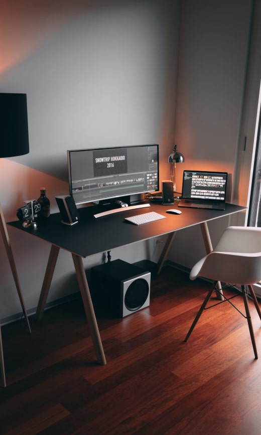 3 Minimalist Desk Setups 2 elegant desk setup img opt
